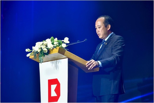 Ông Lê Thống Nhất – Chủ tịch Hội đồng Quản trị tập đoàn Danh Khôi phát biểu tại sự kiện. Ông Lê Thống Nhất – Chủ tịch Hội đồng Quản trị tập đoàn Danh Khôi phát biểu tại sự kiện.