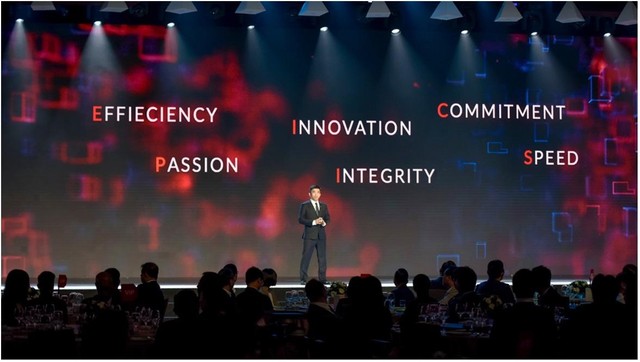 Ông Nguyễn Quốc Bảo, Phó tổng giám đốc Tập đoàn Danh Khôi đã chia sẻ 6 giá trị cốt lõi của Tập đoàn trong sự kiện. Ông Nguyễn Quốc Bảo, Phó tổng giám đốc Tập đoàn Danh Khôi đã chia sẻ 6 giá trị cốt lõi của Tập đoàn trong sự kiện.