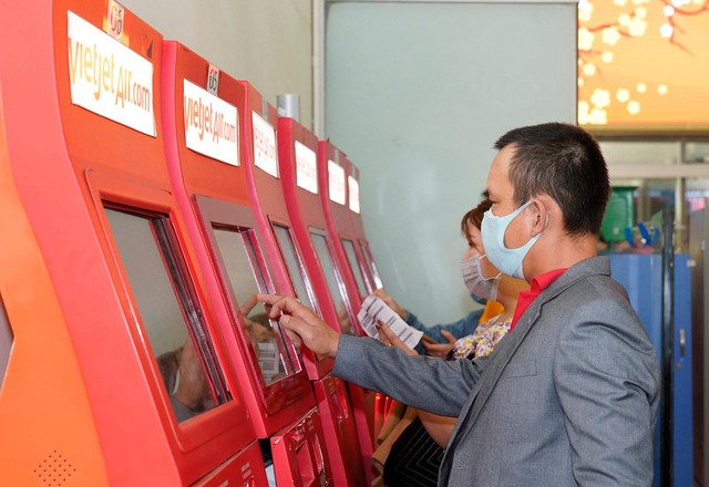 Việc kiểm soát tốt dịch bệnh giúp cho người dân yên tâm khi sử dụng dịch vụ hàng không. Việc kiểm soát tốt dịch bệnh giúp cho người dân yên tâm khi sử dụng dịch vụ hàng không.