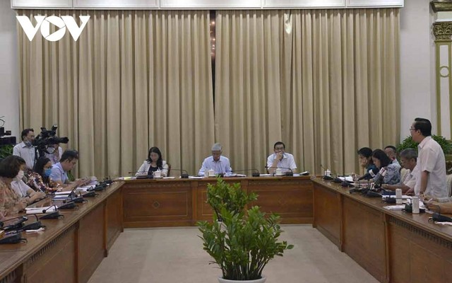 TP HCM họp bàn giải quyết vấn nạn karaoke.