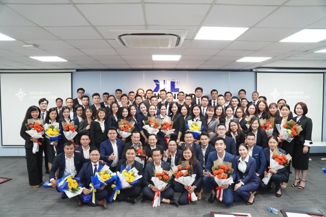 Đội ngũ tư vấn viên giàu kinh nghiệm của Khải Hoàn Land.