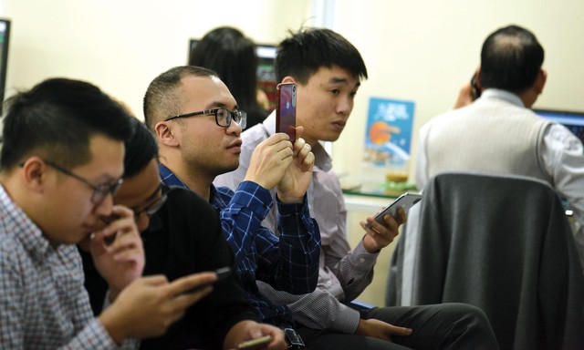 Sự lên ngôi của nhà đầu tư nhỏ lẻ đã tác động đến bức tranh thị phần một cách rõ nét từ năm 2020 đến nay. Sự lên ngôi của nhà đầu tư nhỏ lẻ đã tác động đến bức tranh thị phần một cách rõ nét từ năm 2020 đến nay.