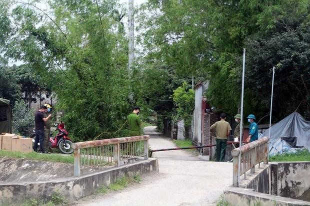 Lập chốt kiểm soát dịch bệnh tại thôn Nội Đọ, xã Bắc Lý, huyện Lý Nhân - nơi ở của bệnh nhân COVID-19 vừa được xác nhận. (Ảnh: Đại Nghĩa/TTXVN). Lập chốt kiểm soát dịch bệnh tại thôn Nội Đọ, xã Bắc Lý, huyện Lý Nhân - nơi ở của bệnh nhân COVID-19 vừa được xác nhận. (Ảnh: Đại Nghĩa/TTXVN).