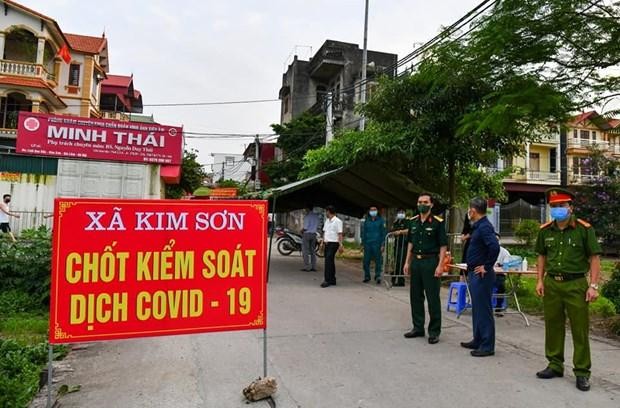 Chốt kiểm soát dịch tại xã Kim Sơn, huyện Gia Lâm. (Ảnh: PV/Vietnam+).