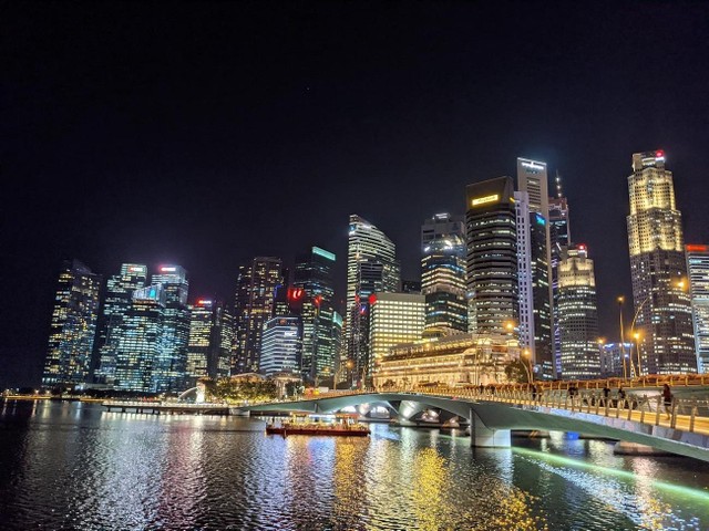 Những tòa cao ốc chính là biểu tượng của các đô thị thịnh vượng trên thế giới.