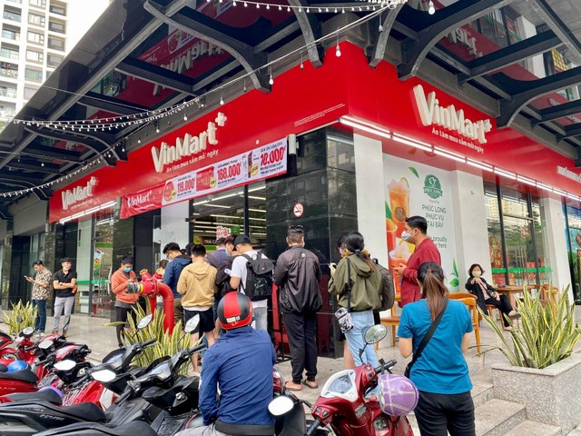 Dự kiến đến cuối năm 2021, sẽ có 1.100 cửa hàng VinMart+ tích hợp mô hình kiosk Phúc Long.