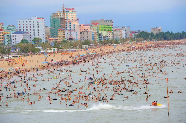 Sầm Sơn được người Pháp gọi là điểm nghỉ dưỡng lý tưởng nhất Đông Dương từ hơn 100 năm trước. Sầm Sơn được người Pháp gọi là điểm nghỉ dưỡng lý tưởng nhất Đông Dương từ hơn 100 năm trước.