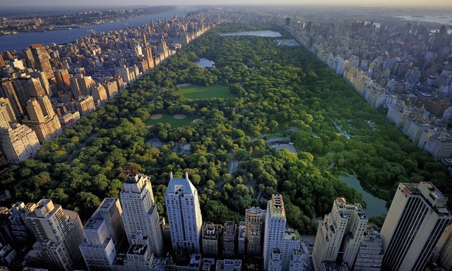 Các tòa nhà có tầm nhìn đắt giá bao quát Central Park - một trong những công viên giữa lòng đô thị nổi tiếng nhất nước Mỹ.