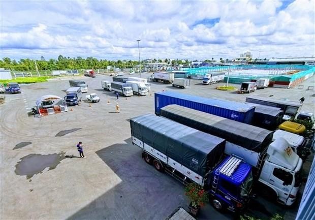 Sau khi không phải sang xe, đổi tài, không còn cảnh cả trăm xe chờ làm thủ tục vào thành phố Cần Thơ như các ngày trước đó. (Ảnh: Thanh Liêm/TTXVN). Sau khi không phải sang xe, đổi tài, không còn cảnh cả trăm xe chờ làm thủ tục vào thành phố Cần Thơ như các ngày trước đó. (Ảnh: Thanh Liêm/TTXVN).