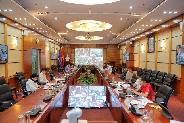 Lãnh đạo Petrovietnam chủ trì buổi tọa đàm trực tuyến đóng góp ý kiến Dự thảo Luật Dầu khí sửa đổi với các nhà thầu dầu khí. Lãnh đạo Petrovietnam chủ trì buổi tọa đàm trực tuyến đóng góp ý kiến Dự thảo Luật Dầu khí sửa đổi với các nhà thầu dầu khí.