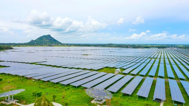 Năng lượng mặt trời đầy tiềm năng giải tỏa áp lực “khủng hoảng năng lượng”. Năng lượng mặt trời đầy tiềm năng giải tỏa áp lực “khủng hoảng năng lượng”.