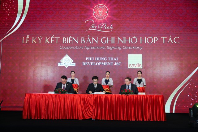 Cũng tại buổi bàn giao nhà 20/11, Phú Mỹ Hưng chính thức công bố Savills Việt Nam là đơn vị quản lý vận hành The Peak. Cũng tại buổi bàn giao nhà 20/11, Phú Mỹ Hưng chính thức công bố Savills Việt Nam là đơn vị quản lý vận hành The Peak.