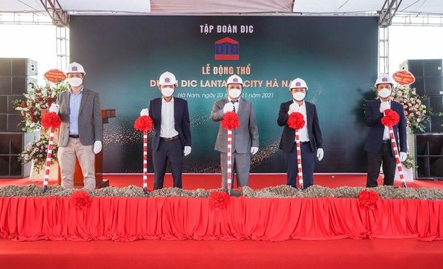 Tập đoàn DIC nỗ lực đẩy nhanh tiến độ các dự án trọng điểm trong bối cảnh dịch bệnh Covid-19 kéo dài. Tập đoàn DIC nỗ lực đẩy nhanh tiến độ các dự án trọng điểm trong bối cảnh dịch bệnh Covid-19 kéo dài.