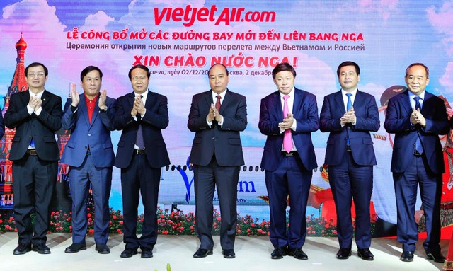 Chủ tịch nước Nguyễn Xuân Phúc cùng lãnh đạo đoàn Việt Nam tham dự lễ công bố các đường bay. Chủ tịch nước Nguyễn Xuân Phúc cùng lãnh đạo đoàn Việt Nam tham dự lễ công bố các đường bay.