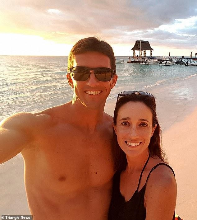 Cặp vợ chồng, anh David De Beer (nhà sáng lập công ty xây dựng Davon Construction) và chị Mariska. Cặp vợ chồng, anh David De Beer (nhà sáng lập công ty xây dựng Davon Construction) và chị Mariska.