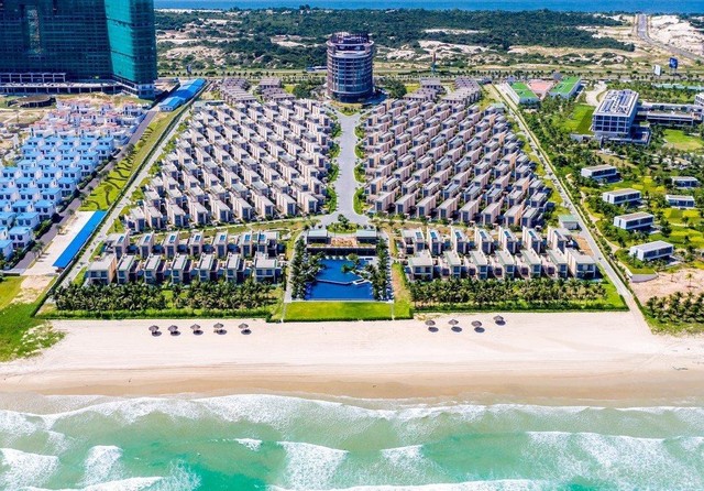 Khu biệt thự nghỉ dưỡng ven biển Cam Ranh Mystery Villas do Hưng Thịnh Incons làm tổng thầu xây dựng(quy mô 12,7 ha với 241 biệt thự nghỉ dưỡng cao cấp). Khu biệt thự nghỉ dưỡng ven biển Cam Ranh Mystery Villas do Hưng Thịnh Incons làm tổng thầu xây dựng(quy mô 12,7 ha với 241 biệt thự nghỉ dưỡng cao cấp).