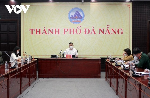 Ông Lê Trung Chinh, Chủ tịch UBND thành phố Đà Nẵng phát biểu tại Cuộc họp Ban Chỉ đạo phòng, chống dịch Covid-19 thành phố ngày 8/2. Ông Lê Trung Chinh, Chủ tịch UBND thành phố Đà Nẵng phát biểu tại Cuộc họp Ban Chỉ đạo phòng, chống dịch Covid-19 thành phố ngày 8/2.