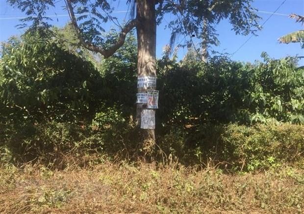 Biển rao vặt mời chào bán đất trên một tuyến đường ngoại ô thành phố Buôn Ma Thuột. (Ảnh: Hoài Thu/TTXVN). Biển rao vặt mời chào bán đất trên một tuyến đường ngoại ô thành phố Buôn Ma Thuột. (Ảnh: Hoài Thu/TTXVN).