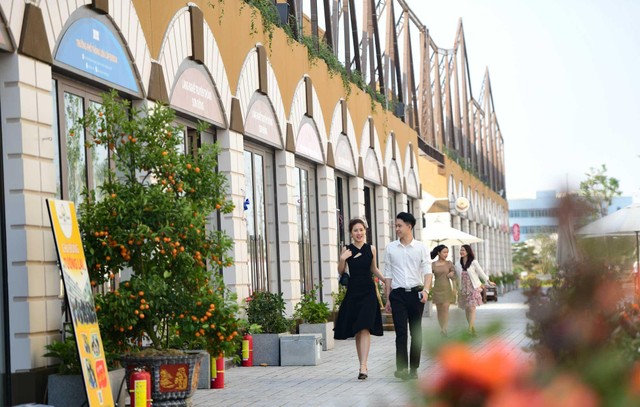 Phố đi bộ Pont de Long Bien - 1 trong những tiện ích mang giá trị văn hóa đem tới cho cư dân Mailand Hanoi City một nơi trải nghiệm ẩm thực, giải trí ngay trong lòng đô thị. Phố đi bộ Pont de Long Bien - 1 trong những tiện ích mang giá trị văn hóa đem tới cho cư dân Mailand Hanoi City một nơi trải nghiệm ẩm thực, giải trí ngay trong lòng đô thị.