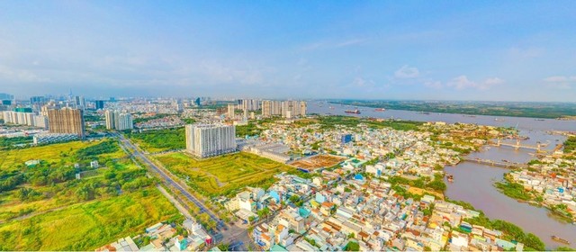 View nhìn trên cao từ Viva Plaza về hướng Thủ Thiêm và sông Phú Xuân.