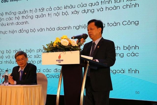 Chủ tịch HĐQT BSR Nguyễn Văn Hội báo cáo hoạt động của Hội đồng quản trị năm 2021 và phương hướng nhiệm vụ năm 2022.