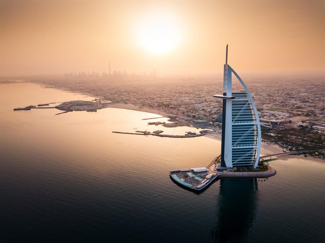 Khách sạn 7 sao Burj Al Arab là điểm đến yêu thích của các tỷ phú, ngôi sao nổi tiếng thế giới. Khách sạn 7 sao Burj Al Arab là điểm đến yêu thích của các tỷ phú, ngôi sao nổi tiếng thế giới.