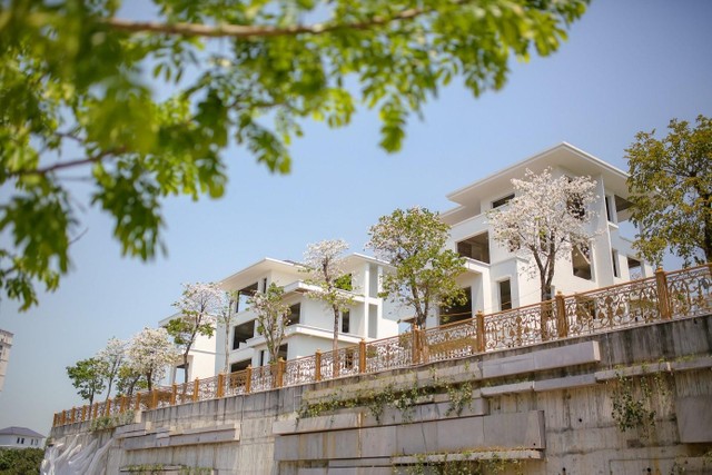 26 căn dinh thự Phoenix Legend mang 26 tên gọi độc đáo tạo nên ấn tượng tinh tế về bản sắc Hạ Long trong từng bước chân du khách (Ảnh: Phoenix Legend). 26 căn dinh thự Phoenix Legend mang 26 tên gọi độc đáo tạo nên ấn tượng tinh tế về bản sắc Hạ Long trong từng bước chân du khách (Ảnh: Phoenix Legend).