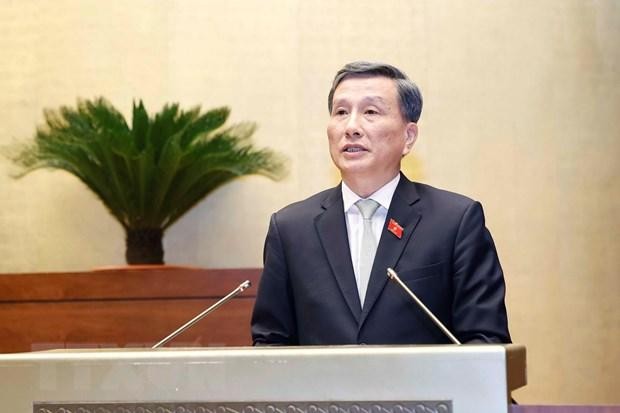 Chủ nhiệm Ủy ban Khoa học, Công nghệ và Môi trường của Quốc hội Lê Quang Huy trình bày Báo cáo thẩm tra Tờ trình của Chính phủ về tổng kết, đánh giá tổng thể tình hình thực hiện Nghị quyết số 66/2013/QH13 và kế hoạch triển khai dự án đường Hồ Chí Minh giai đoạn tiếp theo. (Ảnh: Doãn Tấn/TTXVN).