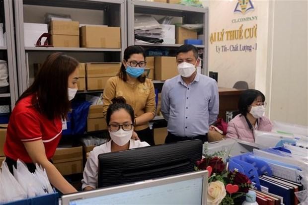 Việc sử dụng hóa đơn giấy sẽ được áp dụng đến hết ngày 30/6/2022. (Ảnh: Thanh Vân/TTXVN). Việc sử dụng hóa đơn giấy sẽ được áp dụng đến hết ngày 30/6/2022. (Ảnh: Thanh Vân/TTXVN).