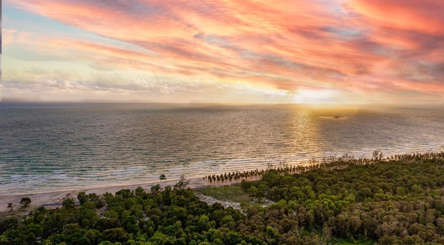 Phần diện tích nguyên sơ còn lại của Bãi Dài. Phần diện tích nguyên sơ còn lại của Bãi Dài.