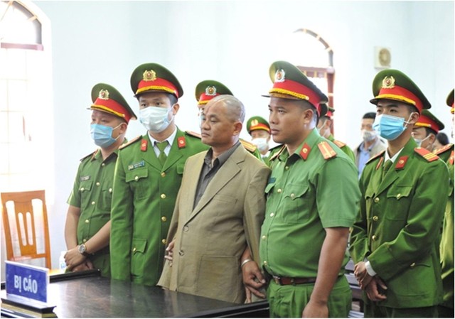 Bị cáo Đỗ Văn M. nghe toà tuyên án. Ảnh: Báo Công An Nhân Dân. Bị cáo Đỗ Văn M. nghe toà tuyên án. Ảnh: Báo Công An Nhân Dân.