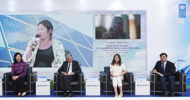 Các chuyên gia trao đổi tại phiên thảo luận của hội thảo. Ảnh: Dũng Minh Các chuyên gia trao đổi tại phiên thảo luận của hội thảo. Ảnh: Dũng Minh