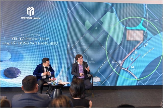 Chuyên gia phong thủy kiêm kiến trúc sư quốc tế Michael Chiang chia sẻ với khách hàng Grand Marina, Saigon trong buổi tư vấn độc quyền. Ảnh: Masterise Homes. Chuyên gia phong thủy kiêm kiến trúc sư quốc tế Michael Chiang chia sẻ với khách hàng Grand Marina, Saigon trong buổi tư vấn độc quyền. Ảnh: Masterise Homes.
