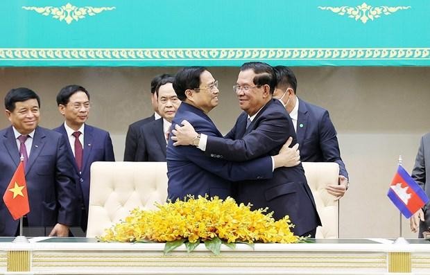 Thủ tướng Phạm Minh Chính và Thủ tướng Campuchia Samdech Techo Hun Sen tại lễ ký các văn kiện hợp tác giữa hai nước. (Ảnh: Dương Giang/TTXVN). Thủ tướng Phạm Minh Chính và Thủ tướng Campuchia Samdech Techo Hun Sen tại lễ ký các văn kiện hợp tác giữa hai nước. (Ảnh: Dương Giang/TTXVN).