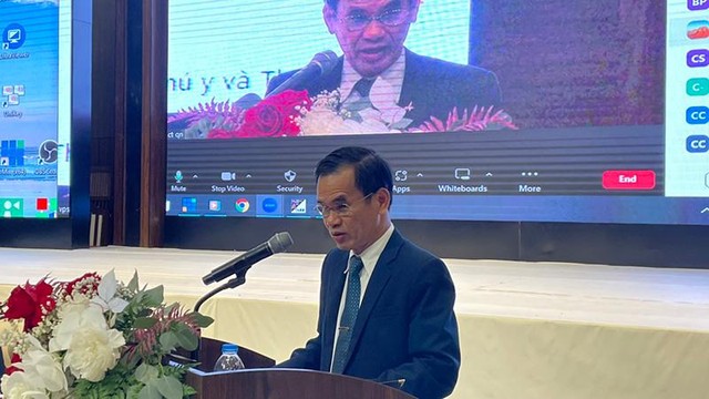 Ông Lê Biên Cương, Phó vụ Trưởng Vụ thị trường châu Á - châu Phi (Bộ Công Thương) cho rằng, các doanh nghiệp cần thay đổi tư duy thị trường, chuyển nhanh, chuyển mạnh sang xuất khẩu qua các cửa khẩu quốc tế, cửa khẩu song phương 2 nước. Ông Lê Biên Cương, Phó vụ Trưởng Vụ thị trường châu Á - châu Phi (Bộ Công Thương) cho rằng, các doanh nghiệp cần thay đổi tư duy thị trường, chuyển nhanh, chuyển mạnh sang xuất khẩu qua các cửa khẩu quốc tế, cửa khẩu song phương 2 nước.