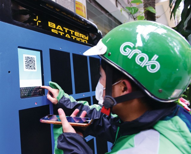 Một trạm đổi pin của Selex Motors. Một trạm đổi pin của Selex Motors.