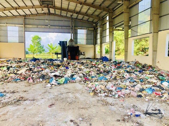 Sau khi đưa vào vận hành thử nghiệm thì phát hiện hệ thống lò đốt bị hư nên phải dừng hoạt động.