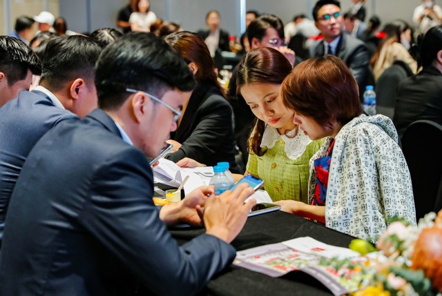 “Sức nóng” của các dự án phát triển bởi Masterise Homes ngày càng tăng cao với loạt chính sách hỗ trợ tài chính. Hình ảnh sôi động tại một sự kiện của Masteri Centre Point cuối Q1/2023.