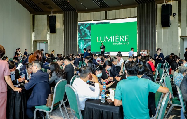Sự kiện ngày 15/4, 95% căn trong giỏ hàng LUMIÈRE Boulevard đã “sold-out” nhờ sức hút của dự án cộng hưởng với chính sách đột phá &quot;Thanh toán nhàn hạ&quot; với chỉ từ 460 triệu/năm.
