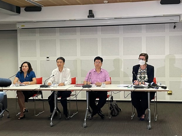 Các chuyên gia trả lời tại cuộc họp. (Ảnh: PV/Vietnam+).