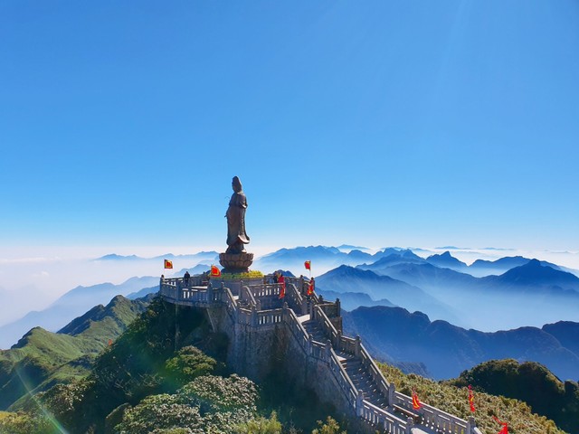 Chuỗi sản phẩm du lịch đặc sắc giúp du khách có thêm lý do để “móc hầu bao” khi đến Sa Pa. Ảnh: Lê Việt Khánh. Chuỗi sản phẩm du lịch đặc sắc giúp du khách có thêm lý do để “móc hầu bao” khi đến Sa Pa. Ảnh: Lê Việt Khánh.