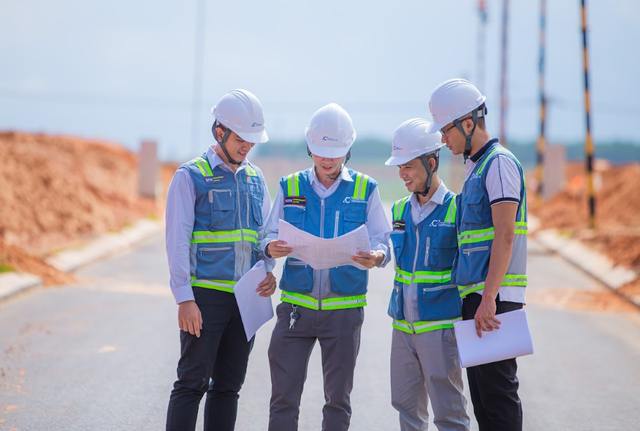 “Chúng tôi sở hữu năng lực thi công của đội ngũ nhân sự, tài chính, nắm bắt công nghệ hiện đại nhất trong khối các nhà thầu Việt Nam hiện nay”, ông Thành chia sẻ. “Chúng tôi sở hữu năng lực thi công của đội ngũ nhân sự, tài chính, nắm bắt công nghệ hiện đại nhất trong khối các nhà thầu Việt Nam hiện nay”, ông Thành chia sẻ.