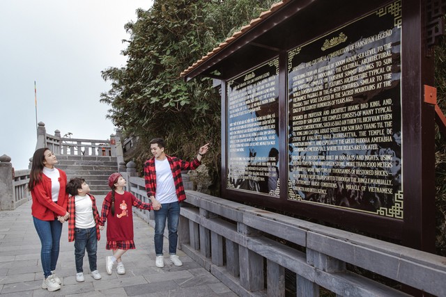 Du khách trải nghiệm tại Sun World Fansipan Legend.