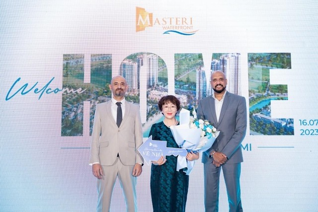 Lễ bàn giao căn hộ chính thức cho cư dân Miami – Masteri Waterfront vừa được tổ chức ngày 16/7. Lễ bàn giao căn hộ chính thức cho cư dân Miami – Masteri Waterfront vừa được tổ chức ngày 16/7.