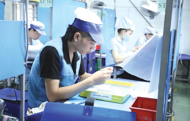 Lợi thế lao động giá rẻ của Việt Nam sẽ sớm biến mất. Lợi thế lao động giá rẻ của Việt Nam sẽ sớm biến mất.