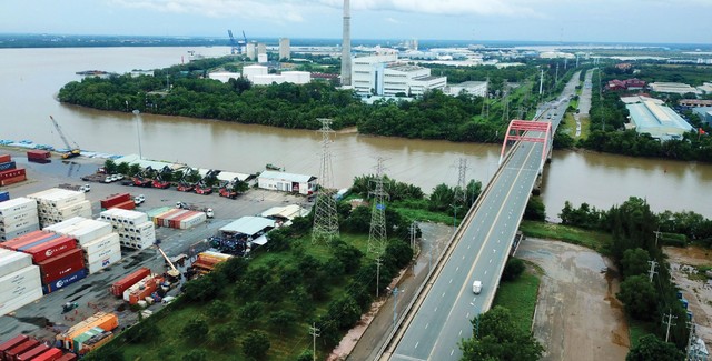 Bất động sản công nghiệp, bao gồm logistics đang là"miếng bánh" hấp dẫn. Bất động sản công nghiệp, bao gồm logistics đang là"miếng bánh" hấp dẫn.