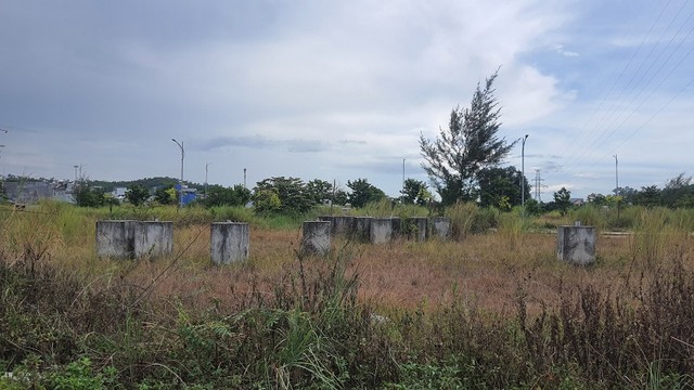 Tỉnh Quảng Ngãi đang hoàn thiện các thủ tục pháp lý nhằm sớm bán đấu giá một phần dự án tạo nguồn thu cho ngân sách. Tỉnh Quảng Ngãi đang hoàn thiện các thủ tục pháp lý nhằm sớm bán đấu giá một phần dự án tạo nguồn thu cho ngân sách.