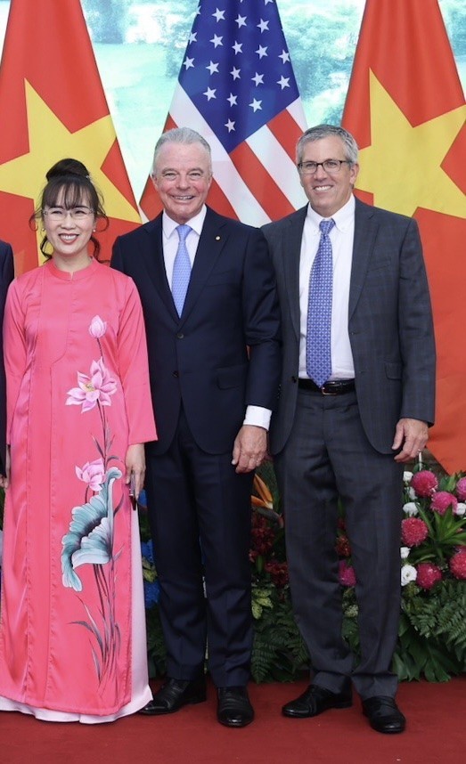 Chủ tịch Vietjet Nguyễn Thị Phương Thảo, Tổng giám đốc toàn cầu Boeing Brendan Nelson và Tổng giám đốc thương mại toàn cầu Boeing Brad McMullen tham gia hội nghị cấp cao về đầu tư và đổi mới sáng tạo Việt Nam - Hoa Kỳ.