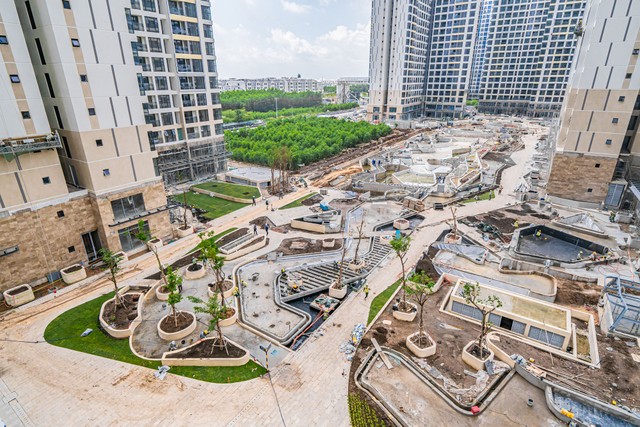 Dự án đã hoàn thiện bên ngoài và đang chăm chút tỉ mỉ không gian xanh trong tiện ích nội khu, diện tích rộng hàng đầu Grand Park. Dự án đã hoàn thiện bên ngoài và đang chăm chút tỉ mỉ không gian xanh trong tiện ích nội khu, diện tích rộng hàng đầu Grand Park.