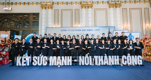 Tập thể CBNV Công ty cổ phần Xây dựng 1369. Tập thể CBNV Công ty cổ phần Xây dựng 1369.